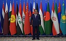 Президент Республики Таджикистан Эмомали Рахмон перед началом саммита Совещания по взаимодействию и мерам доверия в Азии.