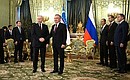 С Президентом Республики Узбекистан Шавкатом Мирзиёевым. Фото: Павел Бедняков, РИА «Новости»