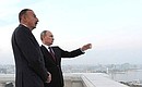 С Президентом Азербайджана Ильхамом Алиевым во время прогулки по Баку.