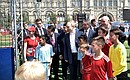 Владимир Путин и Джанни Инфантино осмотрели спортивно-развлекательные площадки парка футбола чемпионата мира – 2018 на Красной площади.
