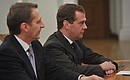 Председатель Правительства Дмитрий Медведев и Председатель Государственной Думы Сергей Нарышкин на совещании с постоянными членами Совета Безопасности.