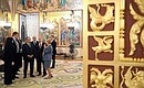 С Президентом Франции Франсуа Олландом во время экскурсии по Московскому Кремлю.