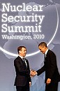 С Бараком Обамой перед началом рабочего обеда от имени Президента Соединенных Штатов Америки в честь глав государств и правительств, принимающих участие в саммите по ядерной безопасности.