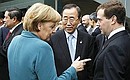 С Федеральным канцлером Германии Ангелой Меркель и Премьер-министром Японии Ясуо Фукудой.