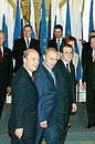 Russian President Vladimir Putin, Greek Prime Minister Konstandinos Simitis and President of the European Commission Romano Prodi (right) after the photo session of participants in Russia — EU Summit. From left to right background: Swedish Prime Minister Goran Persson, Russian Prime Minister Mikhail Kasyanov, Danish Prime Minister Anders Fogh Rasmussen, President of Finland Tarja Halonen and German Chancellor Gerhard Schroeder.