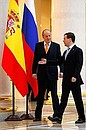 С Королём Испании Хуаном Карлосом I перед началом встречи с представителями деловых кругов России и Испании.