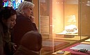 Marine Le Pen, in Russia at the invitation of Russian parliamentarians, visited the exhibition Saint Louis and the Relics of Sainte-Chapelle at the Patriarch's Palace.