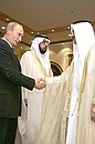 С Президентом ОАЭ Халифом бен Заидом Аль Нахайяном во время представления делегаций двух стран.