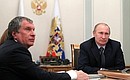 Владимир Путин в режиме видеоконференции наблюдал за введением в эксплуатацию Бованенковского газового месторождения.