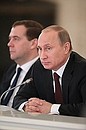 С Председателем Правительства Дмитрием Медведевым на совместном заседании Государственного совета и Комиссии при Президенте по мониторингу достижения целевых показателей социально-экономического развития России.