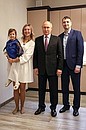 С семьёй Швецовых. Фото: Александр Казаков, РИА Новости