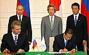 At a ceremony of signing Russian-Japanese documents. At presence of Vladimir Putin and Japanese Prime Minister Junichiro Koizumi Russian Minister of Industry and Energy Viktor Khristenko and Japanese Minister of Economy, Trade and Industry Toshihiro Nikai are signing Basic Directions for Long-Term Cooperation Between the Government of the Russian Federation and the Government of Japan in the Energy Sector.