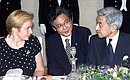 Mrs Lyudmila Putin and Japanese Emperor Akihito at an official dinner.