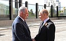 С Премьер-министром Израиля Биньямином Нетаньяху перед началом военного парада в ознаменование 73-й годовщины Победы в Великой Отечественной войне 1941–1945 годов.