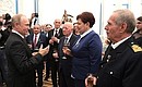 По окончании церемонии вручения медалей Героя Труда Владимир Путин кратко пообщался с награждёнными.