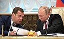 С Председателем Правительства Дмитрием Медведевым на заседании Высшего Государственного Совета Союзного государства.