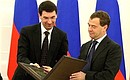 Minister of Telecommunications and Mass Communications Igor Shchegolev presents to Dmitry Medvedev certificate of registration of the first address in the Cyrillic domain ”рф“ given to the Presidential web site.