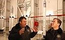В монтажно-испытательном корпусе космического ракетного комплекса «Союз-2». С Министром обороны Анатолием Сердюковым.