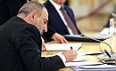 Prime Minister of Armenia Nikol Pashinyan during the signing of the documents on the results of the CSTO summit. Photo: TASS