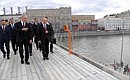 Во время посещения нового парка «Зарядье». С мэром Москвы Сергеем Собяниным.