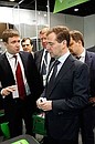 Дмитрий Медведев осмотрел выставку, открытую в рамках IV Международного форума по нанотехнологиям.