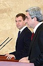 На совместной пресс-конференции по итогам российско-армянских переговоров. С Президентом Армении Сержем Саргсяном.