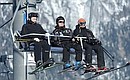 С Председателем Правительства Дмитрием Медведевым на лыжно-биатлонном комплексе «Лаура».