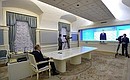 Владимир Путин в режиме видеоконференции принял участие в запуске компанией «Газпром» крупнейшего на полуострове Ямал газового промысла № 1 Бованенковского месторождения.