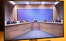 Участники встречи с руководителями органов безопасности и спецслужб стран СНГ (в режиме видеоконференции).