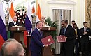 В присутствии глав государств состоялась церемония обмена документами, подписанными в ходе официального визита Президента России в Индию.