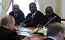 Во время встречи с Президентом Гвинейской Республики Альфой Конде.