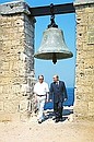 С Президентом Украины Леонидом Кучмой во время осмотра херсонесского колокола, установленного на высоком берегу Черного моря.