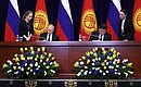 По итогам переговоров Владимир Путин и Сооронбай Жээнбеков подписали Совместное заявление.