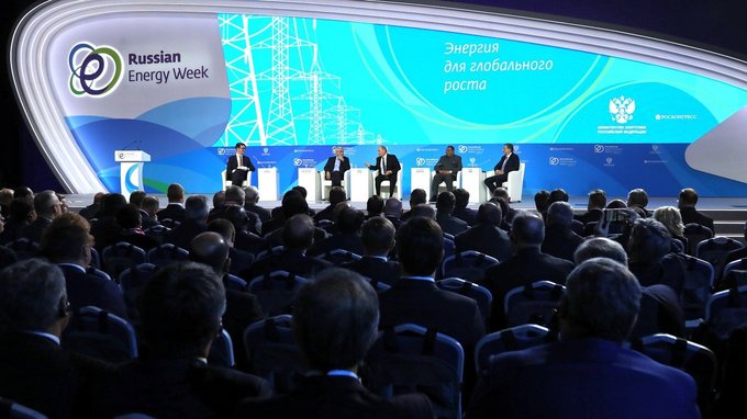 Пленарное заседание форума «Российская энергетическая неделя»
