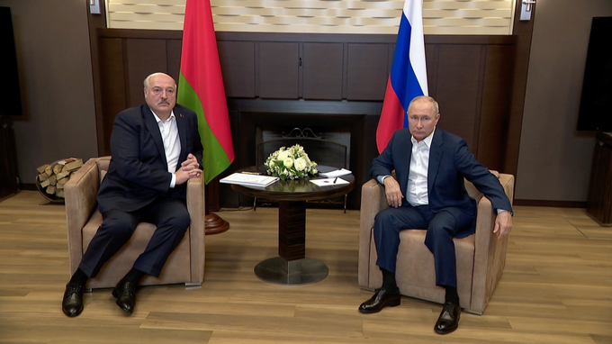Владимир Путин и Александр Лукашенко ответили на вопросы СМИ