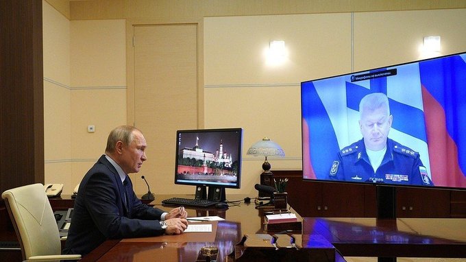 Президент заслушал доклад главкома ВМФ Николая Евменова о ходе комплексной арктической экспедиции