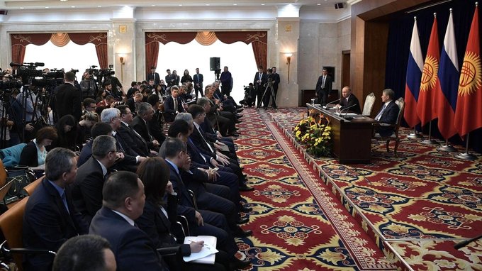 Совместная пресс-конференция с Президентом Киргизии Алмазбеком Атамбаевым