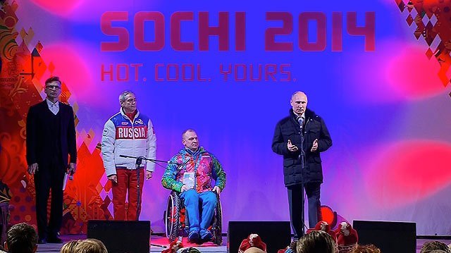 Церемония поднятия флага Российской Федерации в горной Паралимпийской деревне