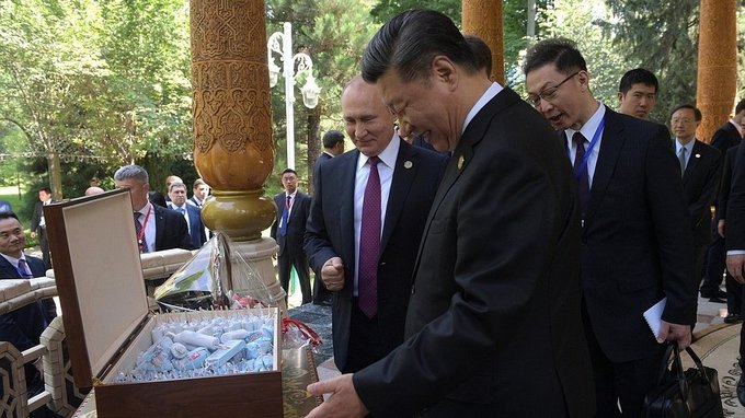 Владимир Путин поздравил Си Цзиньпина с Днём рождения