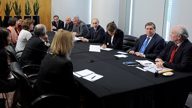Meeting with participants in the Labour 20 Summit