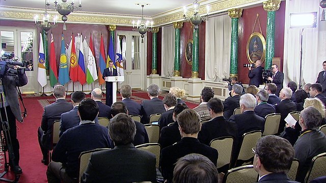Пресс-конференция по итогам заседаний Межгосударственного Совета ЕврАзЭС и Высшего Евразийского экономического совета