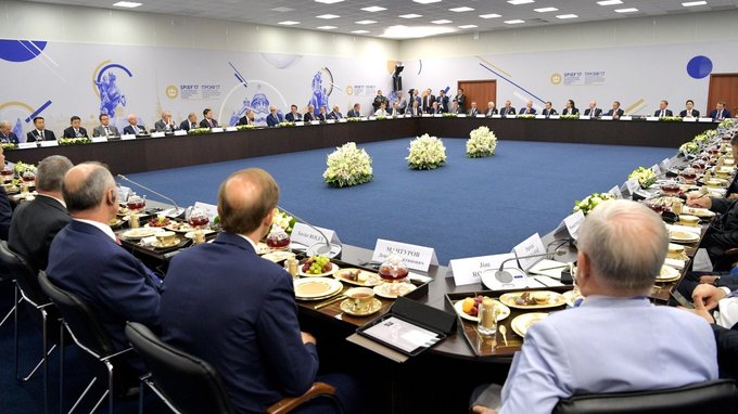 Meeting with heads of major foreign companies