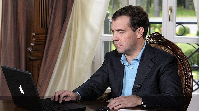 Год назад появился «Видеоблог Дмитрия Медведева»