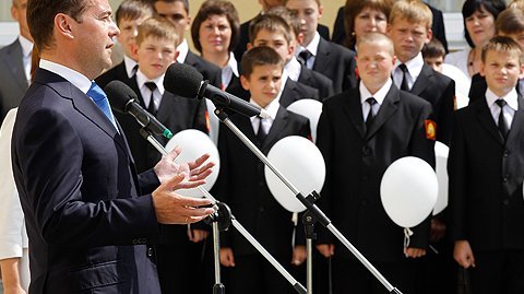 Выступление на церемонии открытия Ставропольского президентского кадетского училища