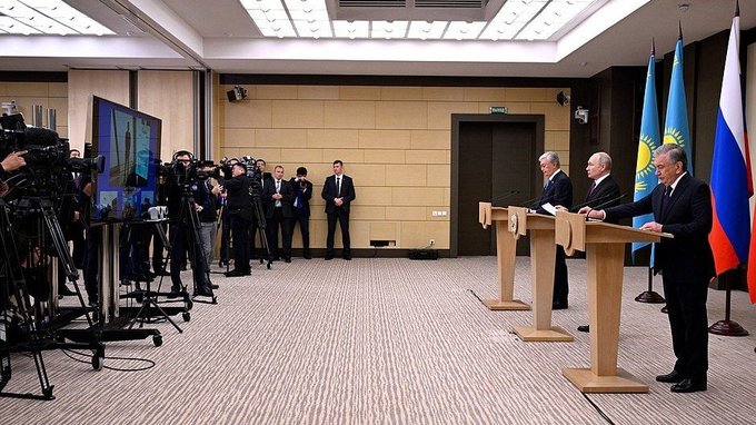 Церемония по случаю начала поставок российского газа в Узбекистан через территорию Казахстана