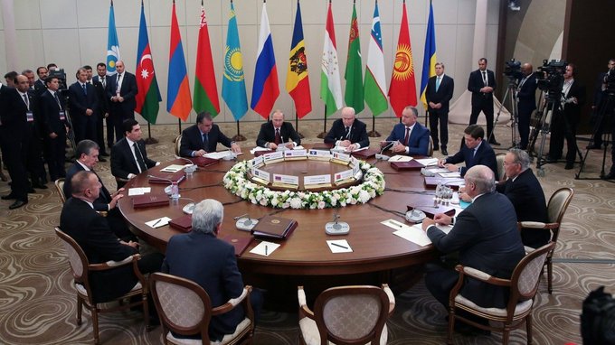 Начало заседания Совета глав государств СНГ в узком составе