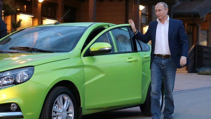 Президенту представили новую модель «АвтоВАЗа» – автомобиль «Лада Веста»