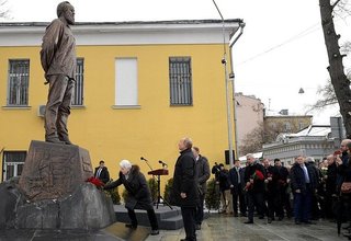Monument to Alexander Solzhenitsyn unveiled in Moscow