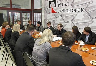 Начало встречи с инженерами завода «РУСАЛ Саяногорск» и Саяно-Шушенской ГЭС