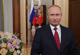 Поздравление российским женщинам с 8 Марта
